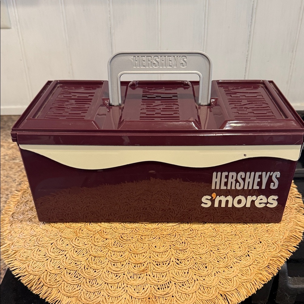 Hershey's S'mores Snacklebox